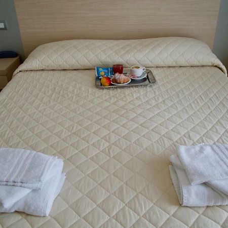Hotel Etoile Римини Экстерьер фото