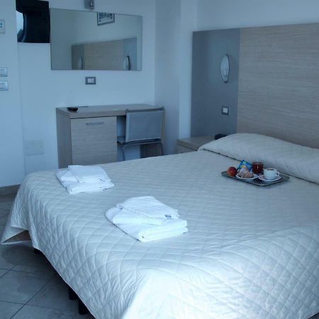 Hotel Etoile Римини Экстерьер фото