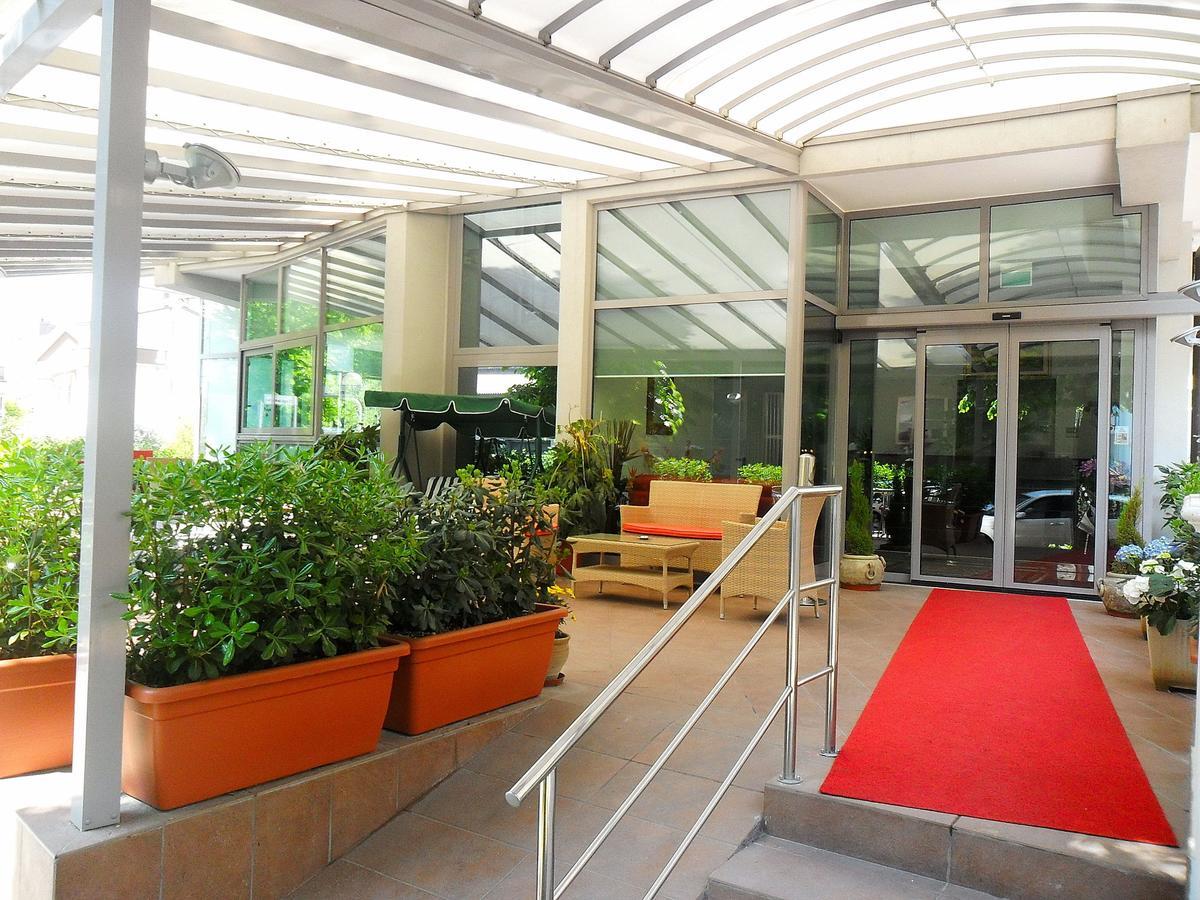 Hotel Etoile Римини Экстерьер фото