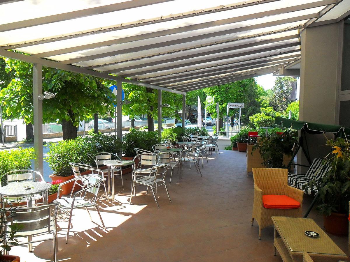Hotel Etoile Римини Экстерьер фото