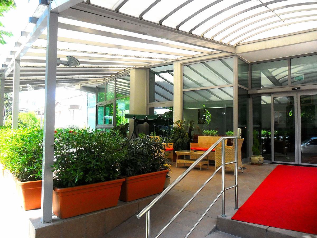 Hotel Etoile Римини Экстерьер фото