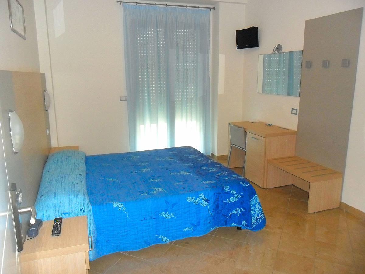 Hotel Etoile Римини Экстерьер фото