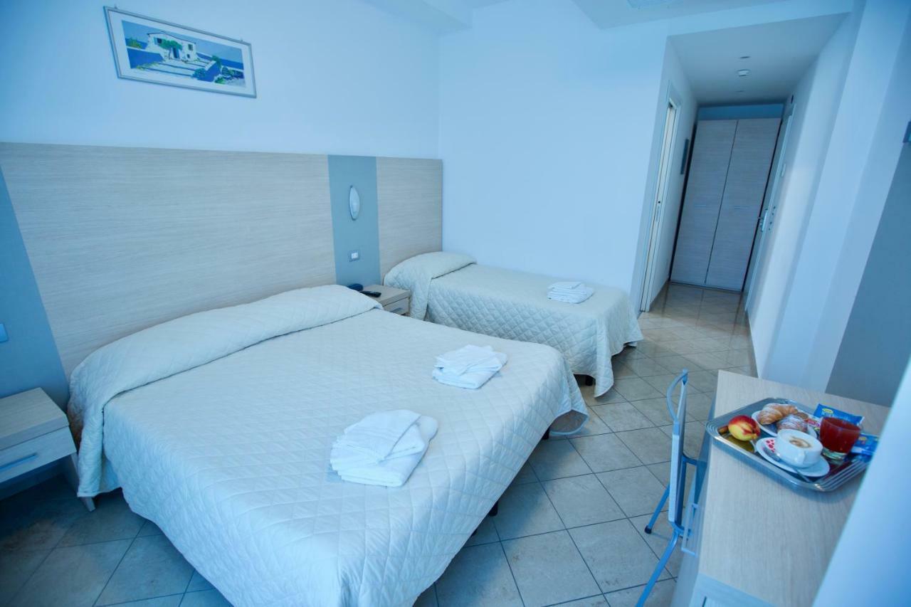 Hotel Etoile Римини Экстерьер фото