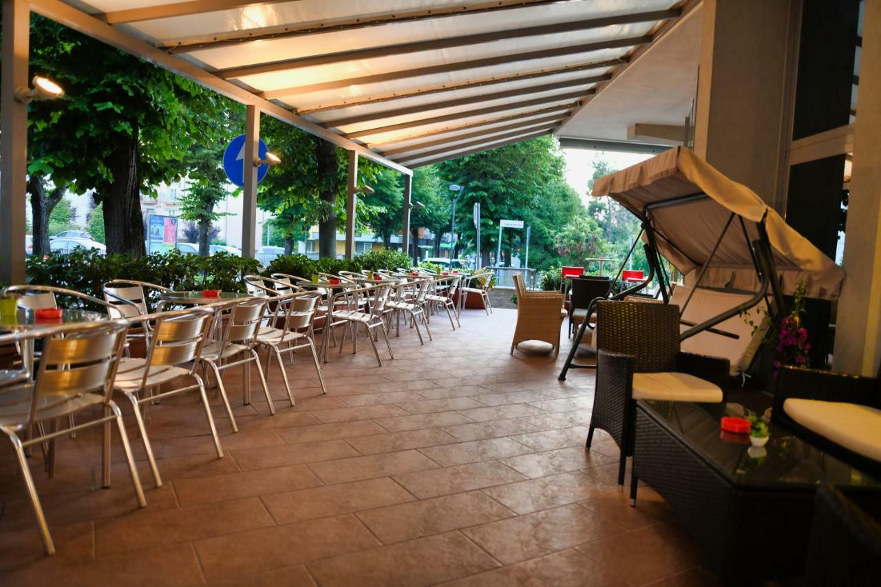 Hotel Etoile Римини Экстерьер фото